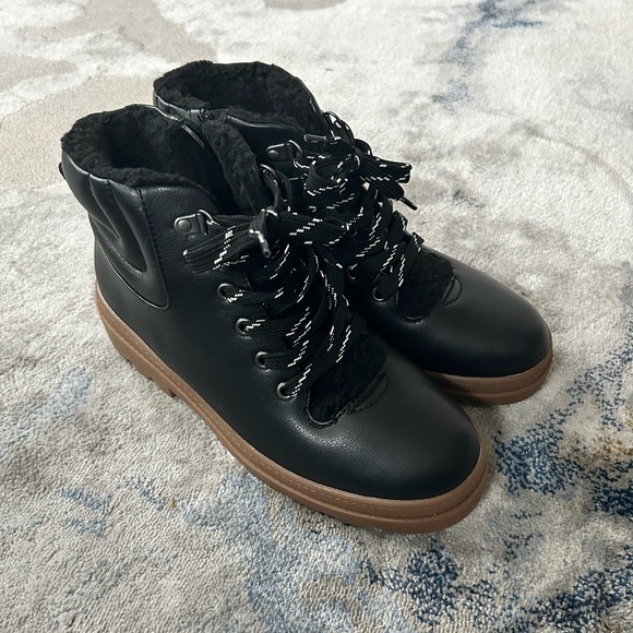 NWOT Nordstrom Rack CHIARA Black Lace Up Side Zip Faux Fur - Picture 1 of 8